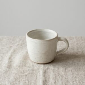 Vue en perspective de Tasse Craie, montrant l'intérieur et la silhouette complète.